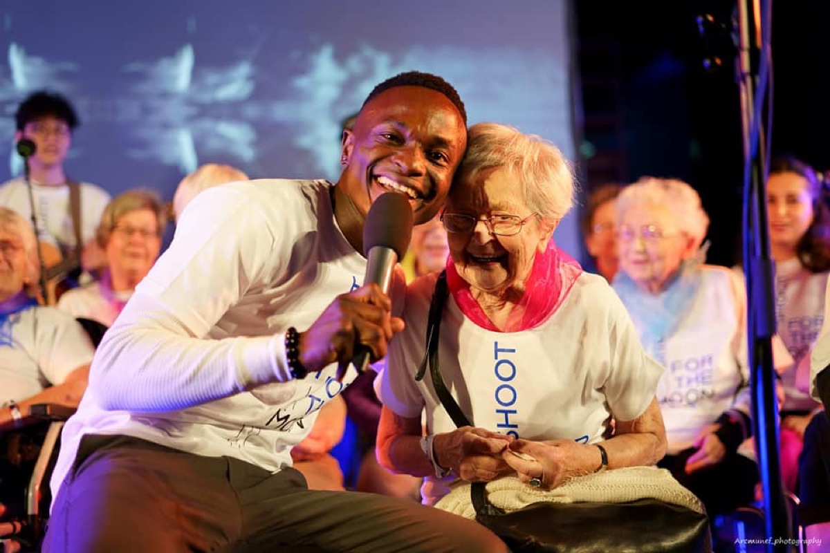 Adetayo singing with a senior performer